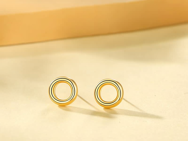 圆圈金耳环图片